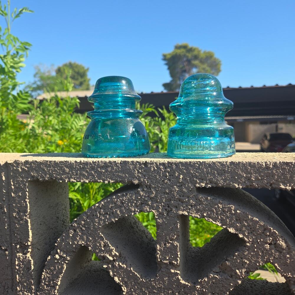 11 Antique Teal Glass Insulators - 10 Hemingray #42 & 1 Lynchburg #38 - Picture 8 of 11